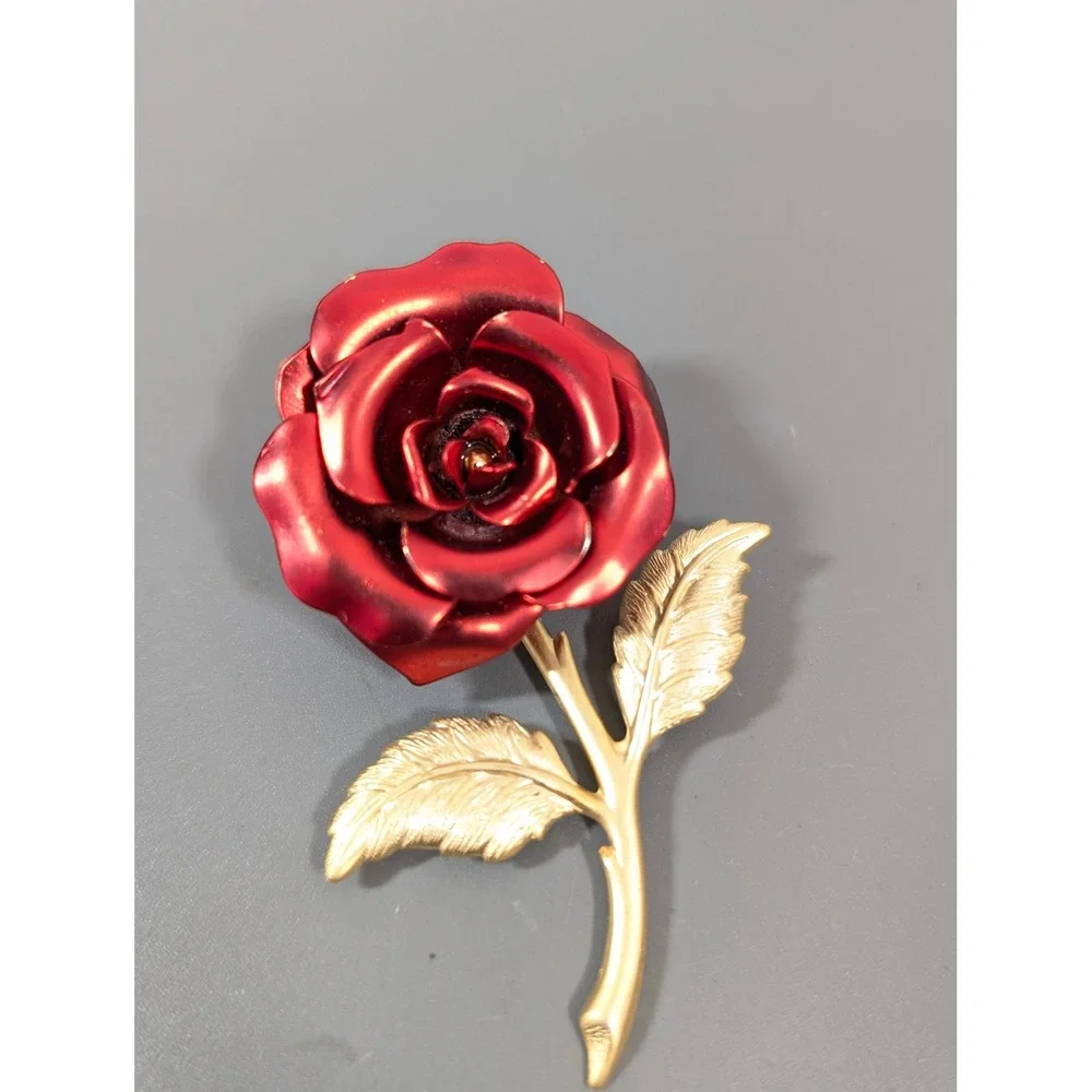 Vintage Red Rose Brooch Gold‎ Tone Metal Floral Pin